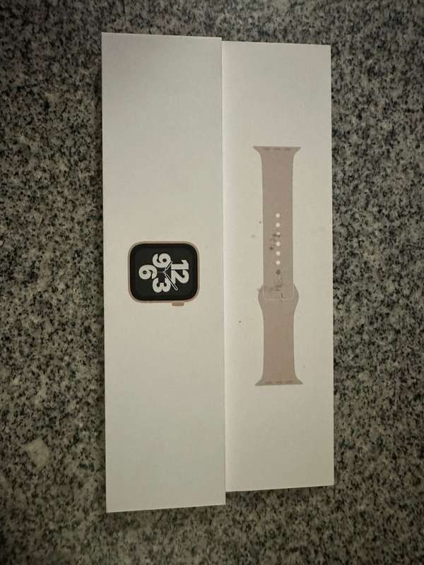 APPLE WATCH SE  MODEL A2355 40MM GPS LTE