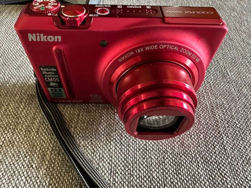 Nikon COOLPIX S9100 12.1 MP CMOS Digital  18x NIKKOR ED Wide-Angle Optical Zoom Lens Full Hd