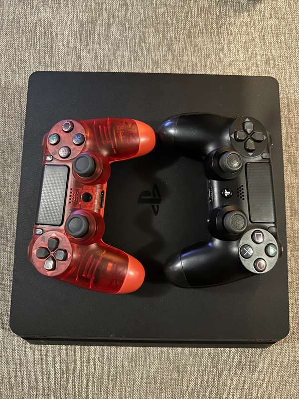 PLAYSTATION 4 SLIM 500GB 2  CONTROLLERS & 3 GAMES  MINT CONDITION