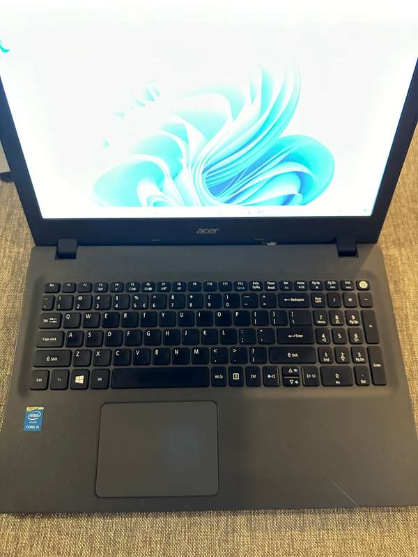 ACER ASPIRE E5-573 CORE I5  5TH GEN 8GB RAM 240GB SSD