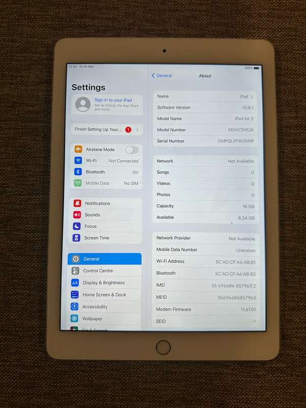 IPAD AIR 2 WIFI & 4G 16GB  A1567 MINT CONDITION