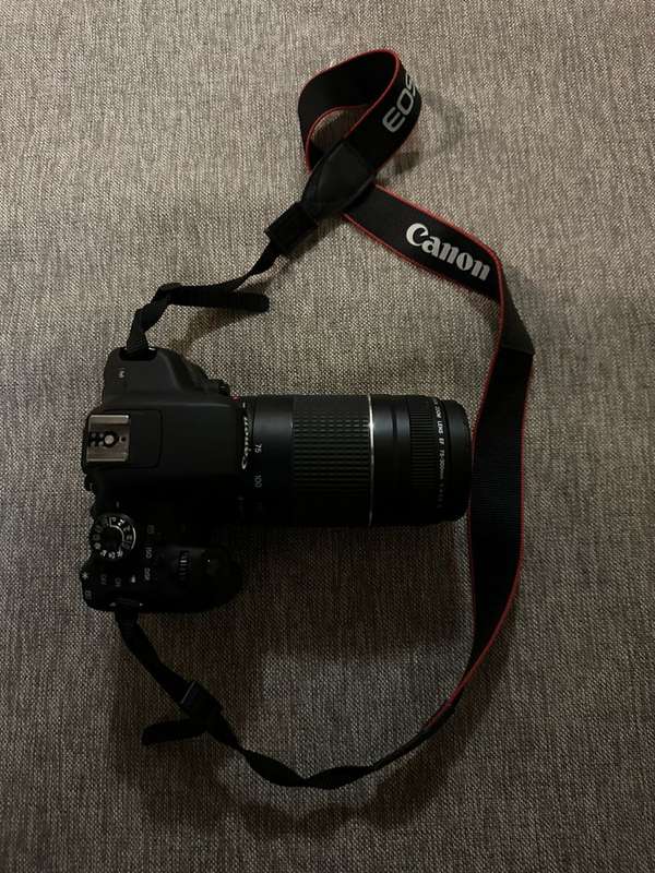Canon EOS 750D Dslr Camera, 24.2Mpx, 75-300mm lens Mint Condition