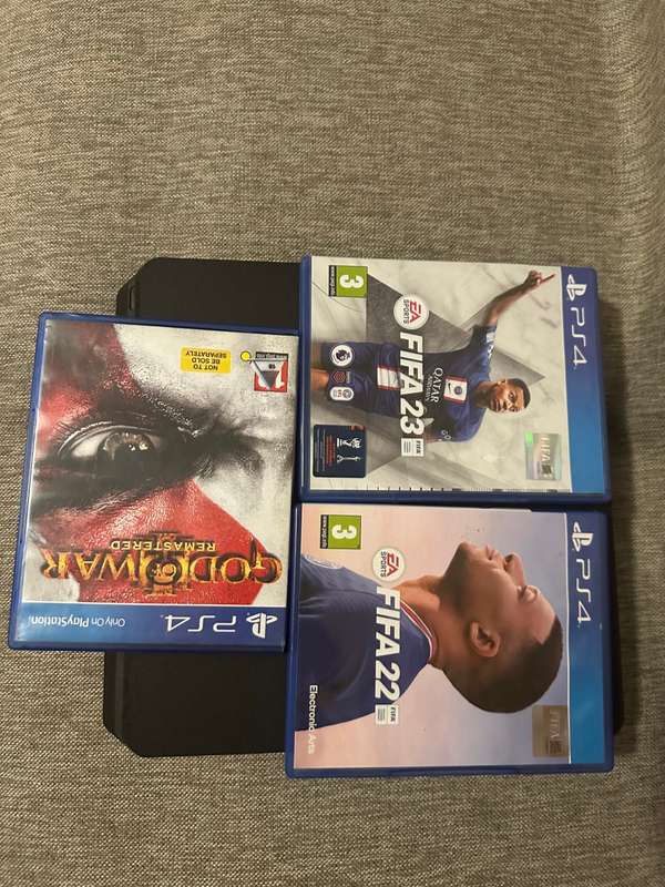 PLAYSTATION 4 SLIM 1TB  1 CONTROLLER 3 GAMES