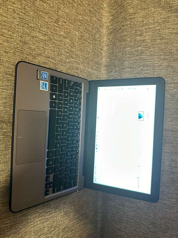 ASUS W202N HD DISPLAY INTEL CELERON 4GB RAM 64GB HDD MINT