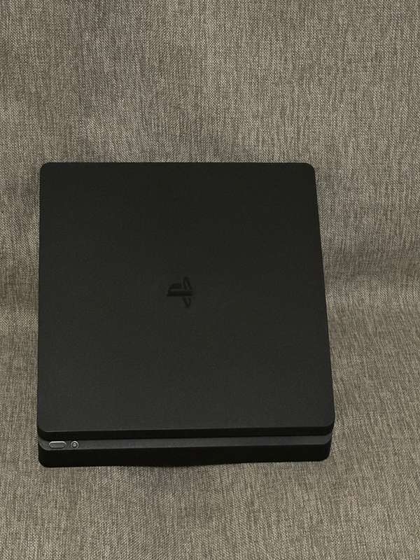 PLAYSTATION 4 SLIM 500GB 1 CONTROLLER MINT CONDITION
