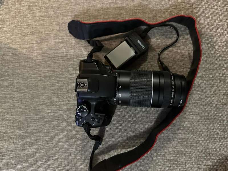 Canon EOS 1000D Digital SLR Camera with 75-300MM LENS With 2 Batteries