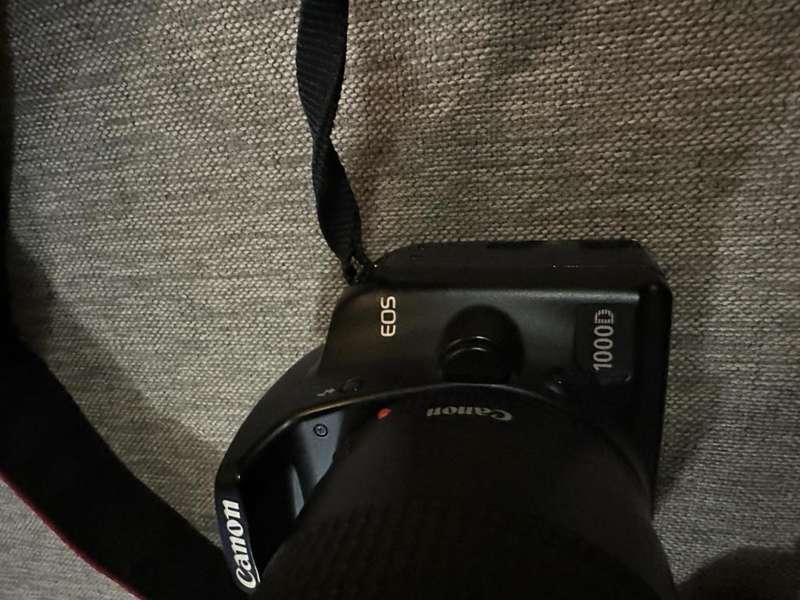 Canon EOS 1000D Digital SLR Camera with 75-300MM LENS With 2 Batteries