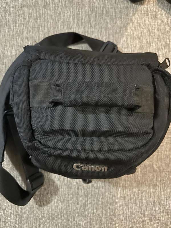 Canon EOS 1000D Digital SLR Camera with 75-300MM LENS With 2 Batteries
