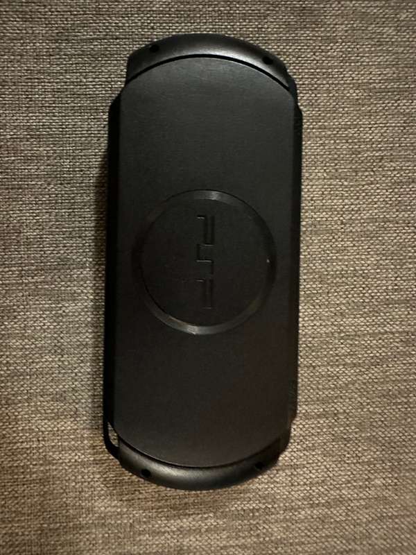 Sony psp street E1008 with 4gb memory card and 5 games.