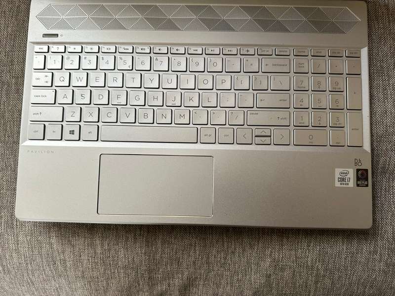 Hp Pavillion 15-Cs3002ni Core 17 10th gen 16gb ram 512gb ssd Intel [R] Iris[R] Plus Graphics
