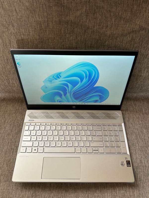 Hp Pavillion 15-Cs3002ni Core 17 10th gen 16gb ram 512gb ssd Intel [R] Iris[R] Plus Graphics