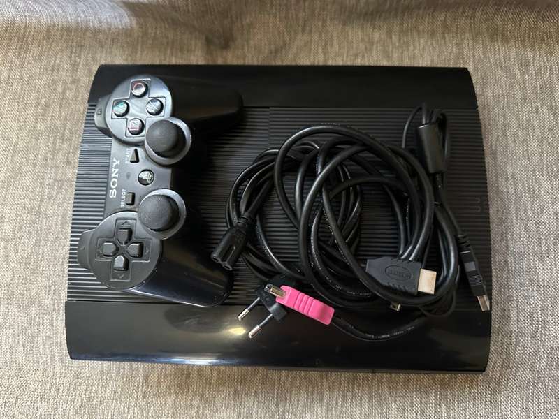 PLAYSTATION 3 SLIM 500GB 1 CONTROLLER & 6 GAMES