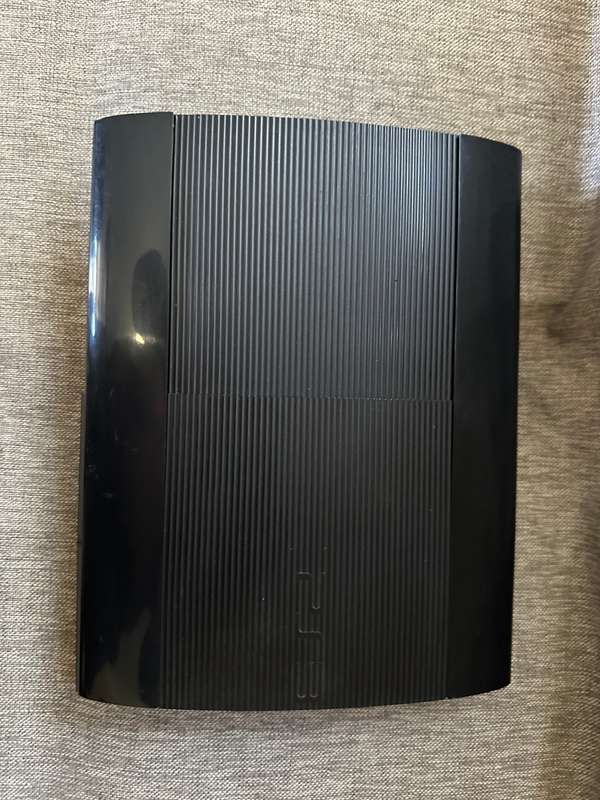 PLAYSTATION 3 SLIM 500GB 1 CONTROLLER & 6 GAMES
