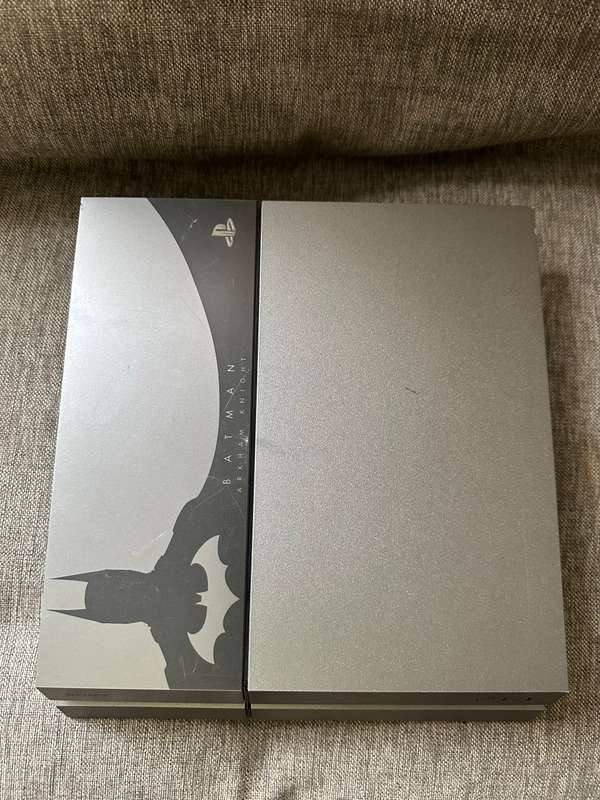 PLAYSTATION 4 BATMAN LIMITED EDITION 500GB WITH ONE CONTROLLER