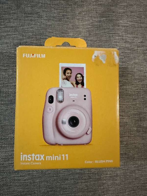 FUJIFILM INSTAX MINI 11 INSTANT FILM CAMERA KIT