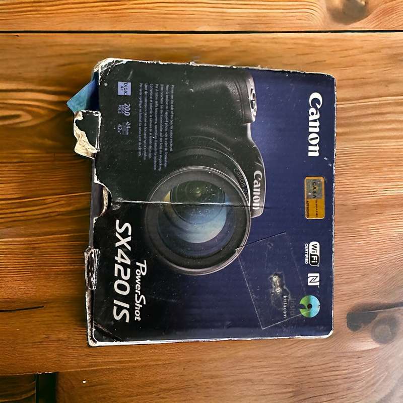 Canon POWERSHOT SX420iS - 20MP - 42x Zoom - Digital Camera (WiFi) Mint Condition