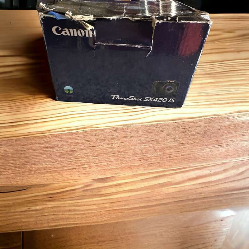 Canon POWERSHOT SX420iS - 20MP - 42x Zoom - Digital Camera (WiFi) Mint Condition