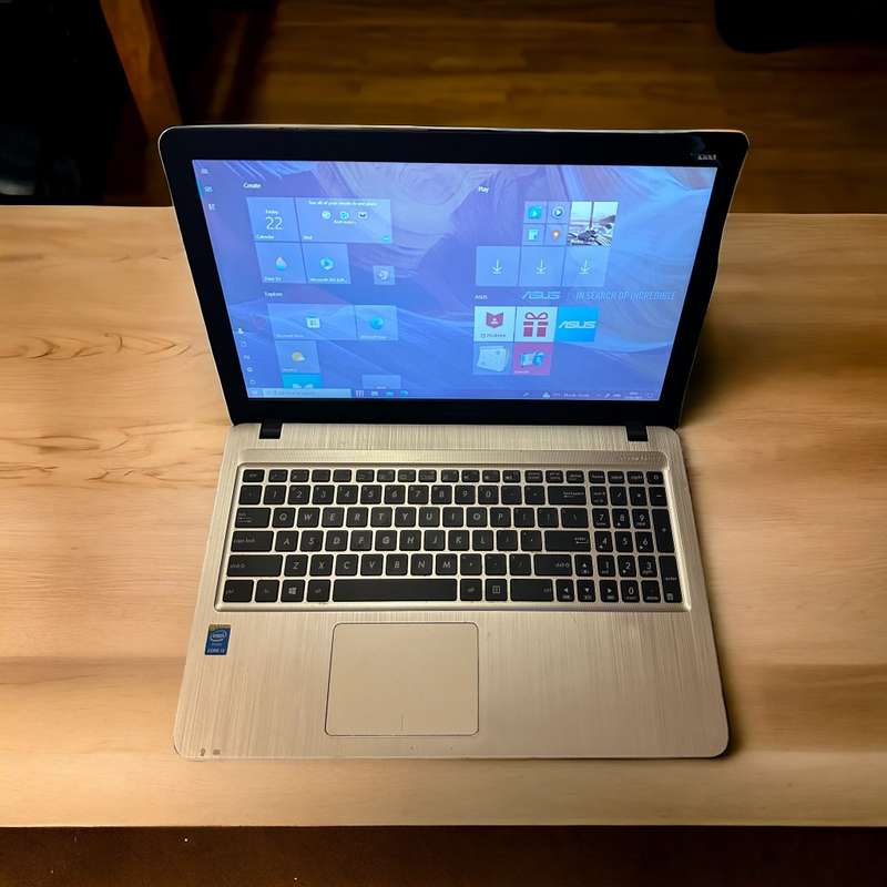 Asus X540LA, Intel i3-5005U@2.0GHz, 4GB RAM, 1TB HDD, 15.6
