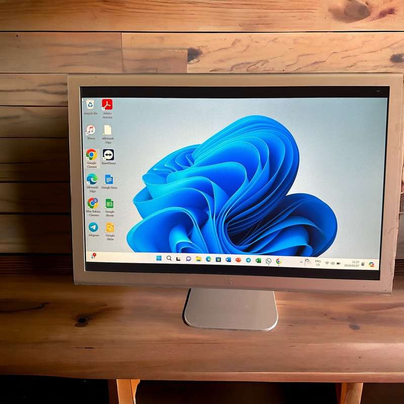 Apple Cinema Display A1801 1680x1050 20` LCD