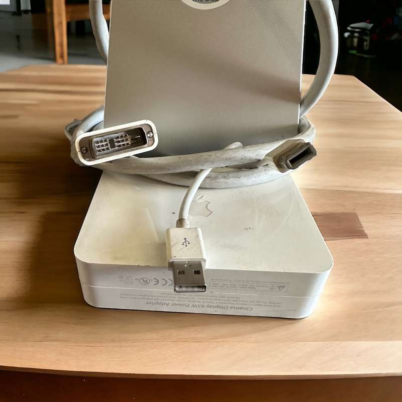 Apple Cinema Display A1801 1680x1050 20` LCD