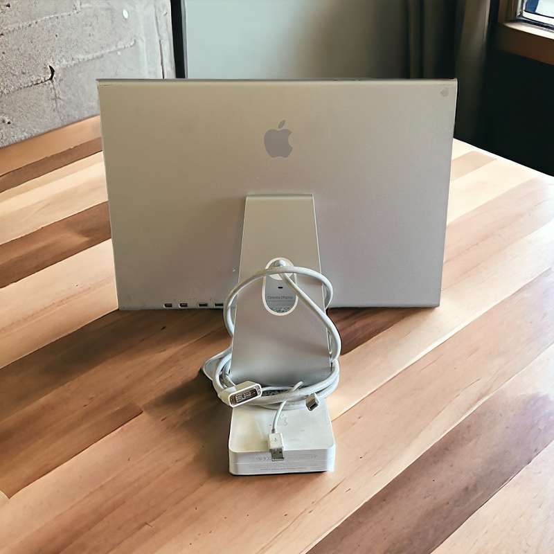 Apple Cinema Display A1801 1680x1050 20` LCD