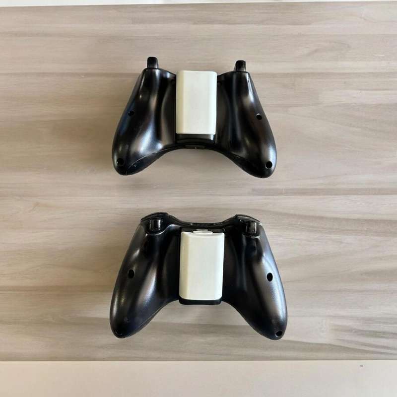 X BOX 360 500GB 2 CONTROLLERS & 20 GAMES MINT CONDITION