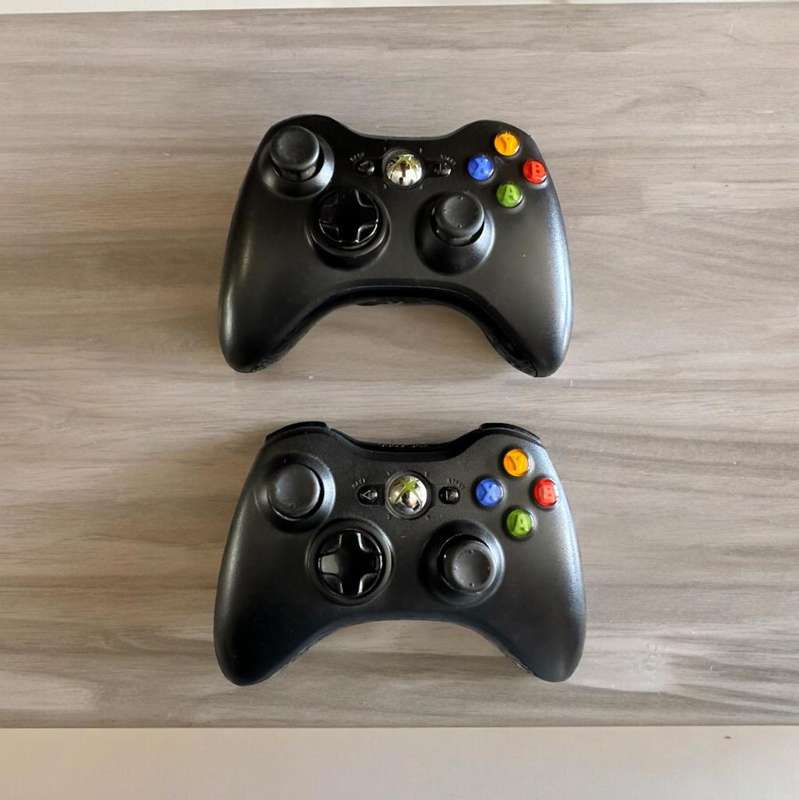 X BOX 360 500GB 2 CONTROLLERS & 20 GAMES MINT CONDITION