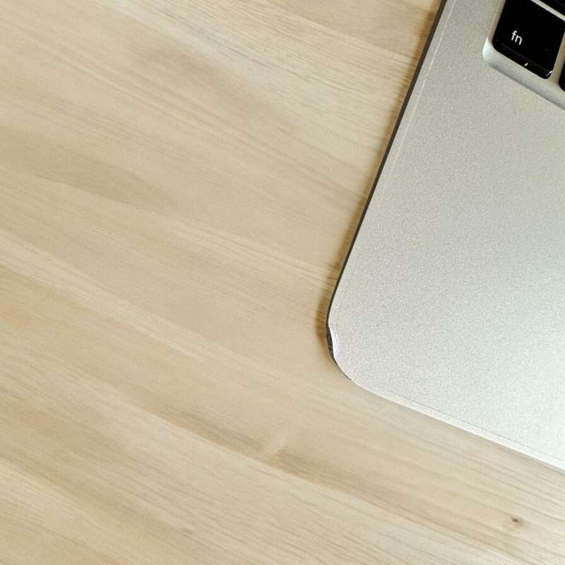 MACBOOK A1R 2012 CORE I5 4GB RAM 60GB SSD PLEASE READ