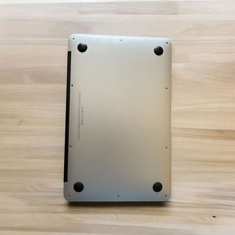 MACBOOK A1R 2012 CORE I5 4GB RAM 60GB SSD PLEASE READ