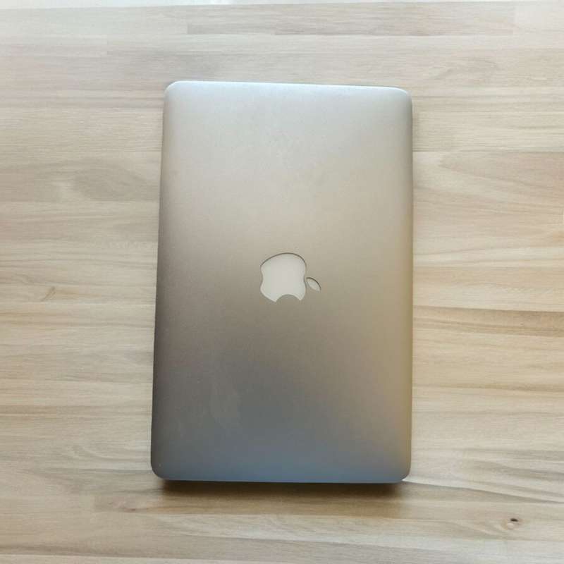 MACBOOK A1R 2012 CORE I5 4GB RAM 60GB SSD PLEASE READ