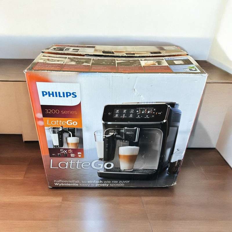 Philips 3200 Series Fully Automatic Espresso Machine - EP3243/50 New