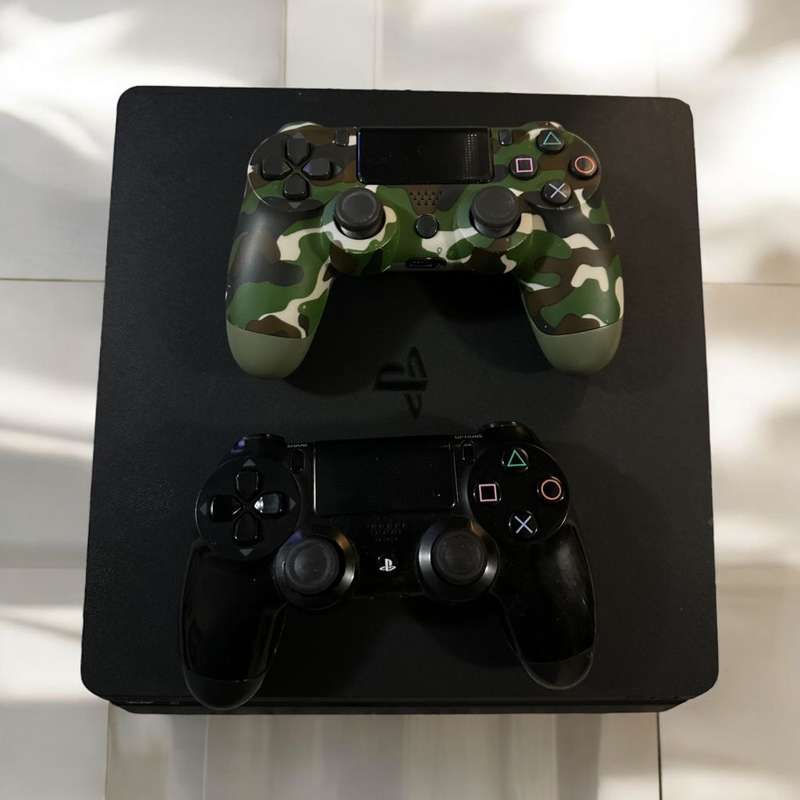PLAYSTATION 4  SLIM 500GB WITH 8 GAMES &  2 CONTROLLERS