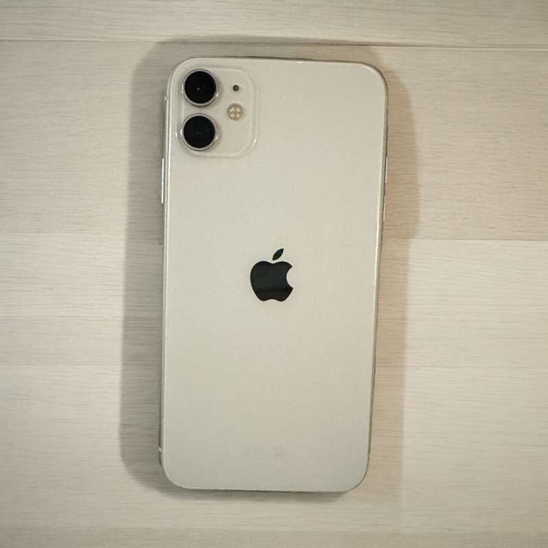 I PHONE 11 64GB 74% BATTERY
