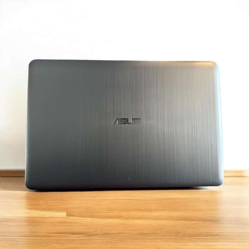 ASUS R541U CORE I5 7TH GEN 8GB RAM 256GBSSD NVIDIA GEFORCE GRAPHICS