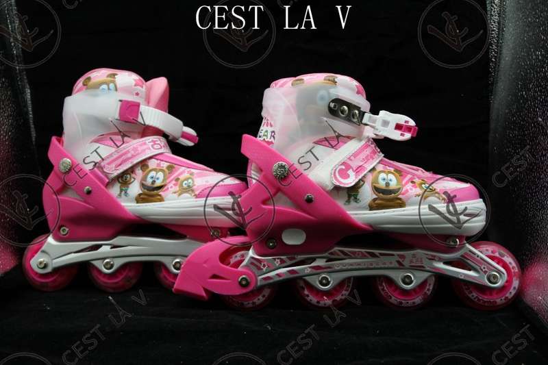 ROLLER SKATES