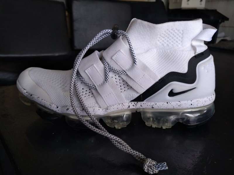 Sneakers size 8.5  Nike Vapormax