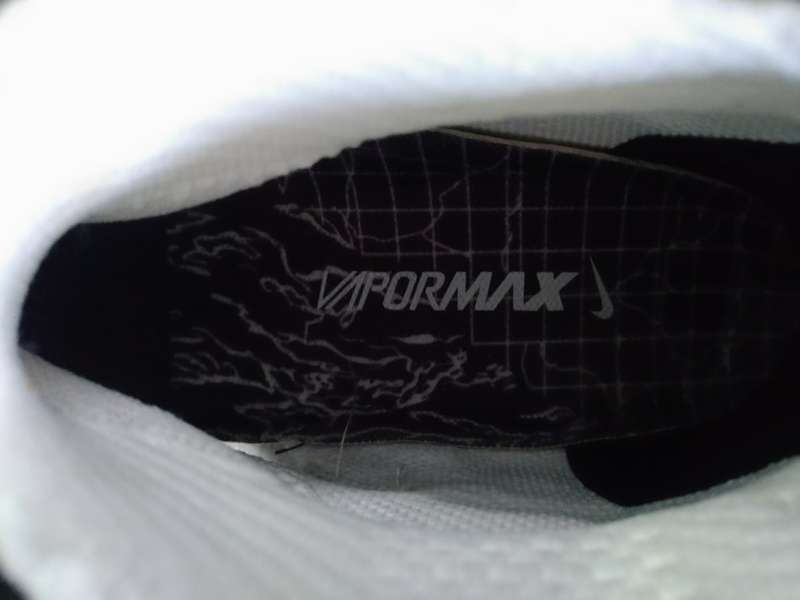 Sneakers size 8.5  Nike Vapormax