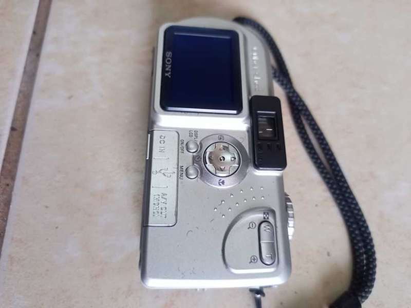 sony cybershot camera