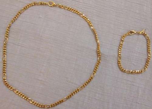 GOLD NECKLACE AND BRACELET SET