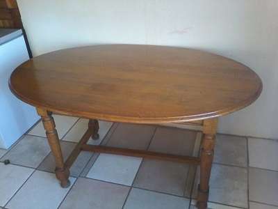 Stunning Old english oak table . Oval very good condition Late 1800,s