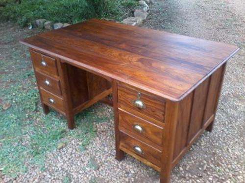 Stunning Teak Desk 6 drawer . Free delivery in Jhb / Pta