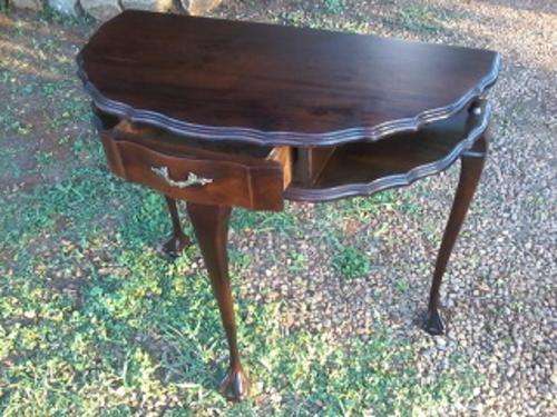 Stunning stinkwood halfmoon table with drawer. free delivery in Jhb / Pta