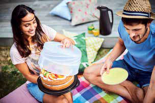 Tupperware Collapsible Cake Taker