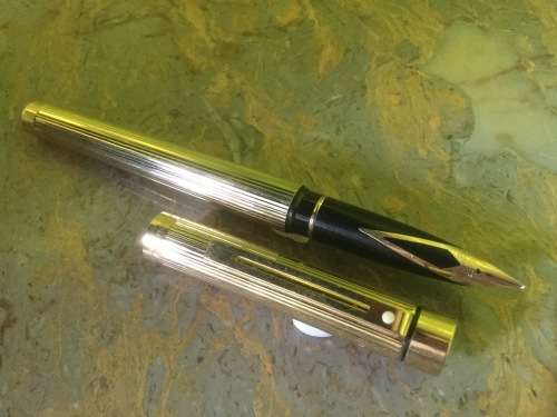 FOUNTAIN  PEN Sheaffer , Vintage ,vacuum filled,  with 14K Gold Nib in Good condition