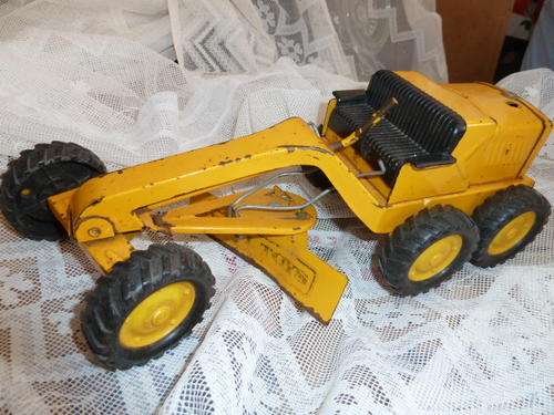 TIN PLATE Toy ERTI-TOYS Nylint road Grader with Scrapper (early 1960's)