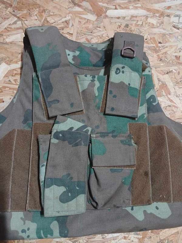 SANDF bullet proof vest with kevlar and plates. Size L to XL