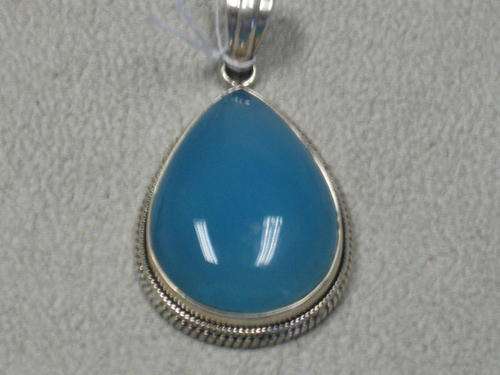 beautifull!!! Chalcedony Pendant set in 925 sterling silver