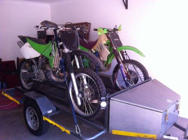 2 x Kawasaki KDX200 + trailer