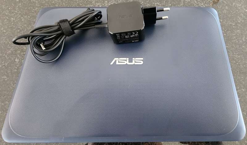 ASUS W202N Notebook *** Excellent Condition