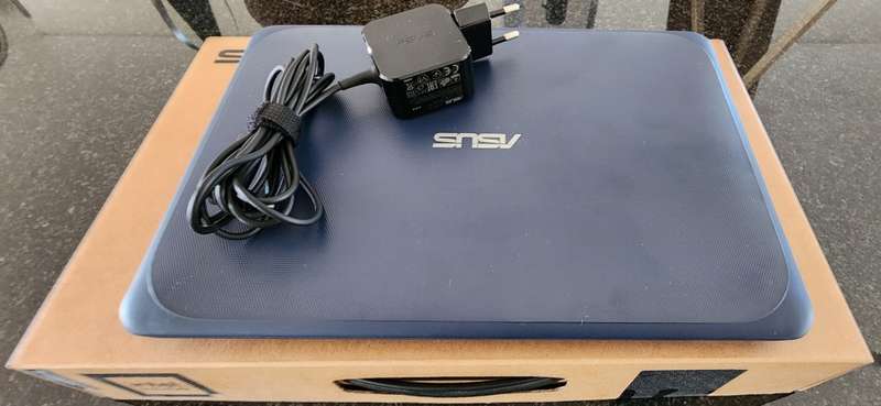 ASUS W202N Notebook *** Excellent Condition